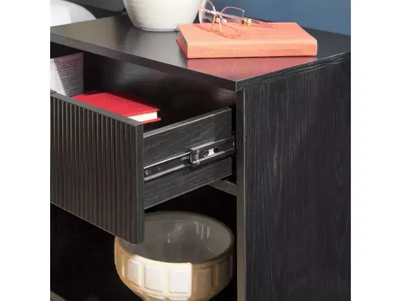 Table de chevet moderne avec tiroir cannelé, niche ouverte et pieds en métal