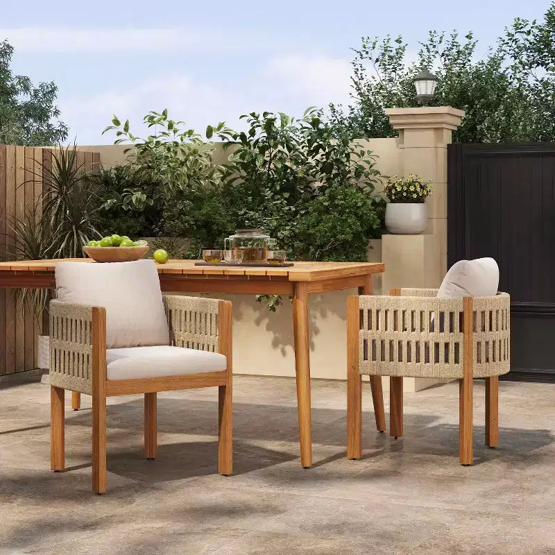 Chaises de patio en bois d'acacia avec accoudoirs recouverts de corde et coussins en mousse imperméable