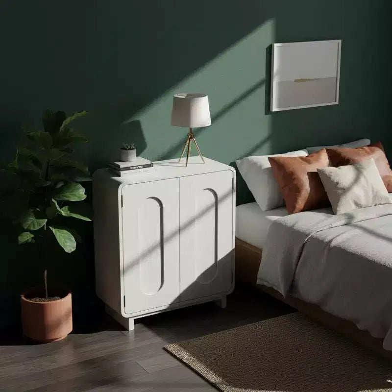 Buffet bas moderne à 2 portes avec étagère réglable et poignée encastrée