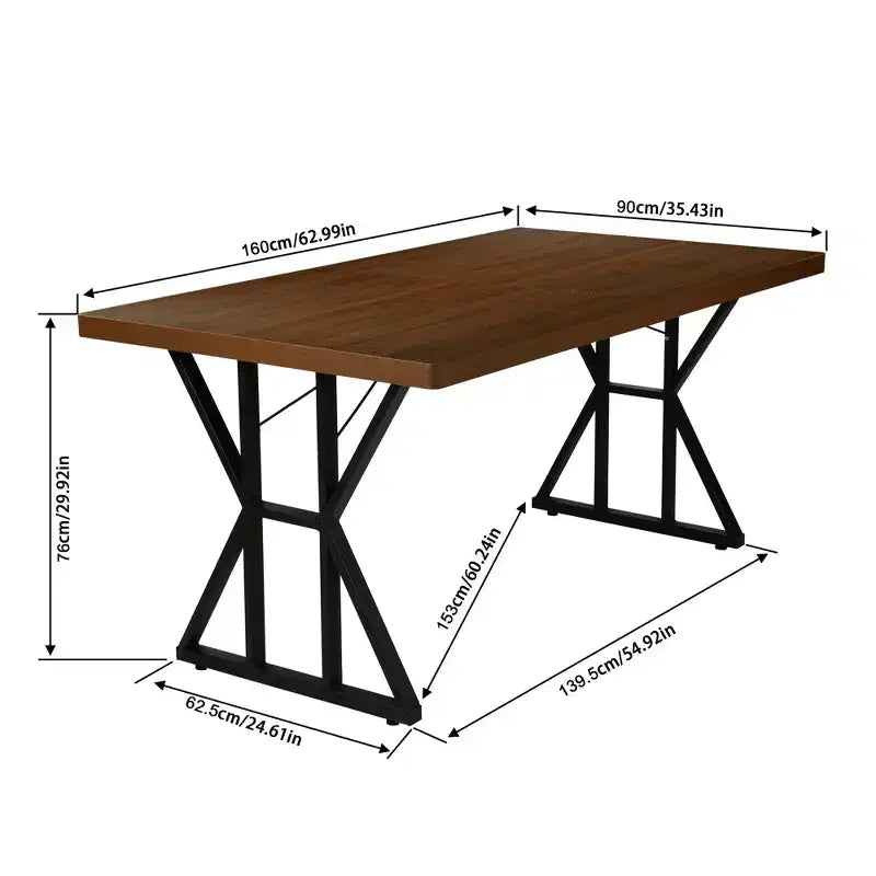 Table à manger industrielle avec plateau effet bois et piètement métallique en forme de X