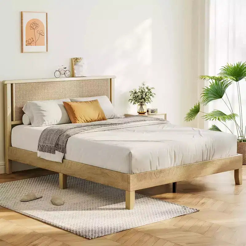 Cadre de lit en rotin et bois avec tête de lit naturelle style bohème, lattes en bois robustes