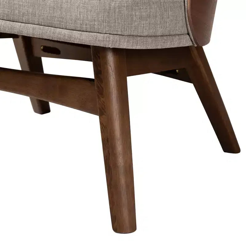 Fauteuil d'appoint gris en tissu et noyer de style « Mid-Century Modern »